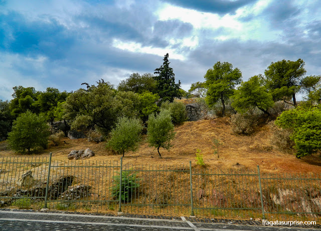 Colina Pnyx, em Atenas, local das assembleias de cidadãos na Antiguidade