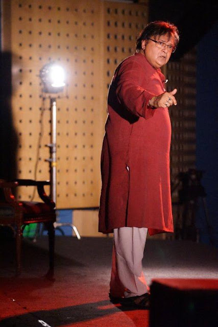 Original, hilarious yet a captivating ‘Massage’ of all emotions was seamlessly presented by Rakesh Bedi at the 5th Veda session at Whistling Woods International Original, hilarious yet a captivating ‘Massage’ of all emotions was seamlessly presented by Rakesh Bedi at the 5th Veda session at Whistling Woods International