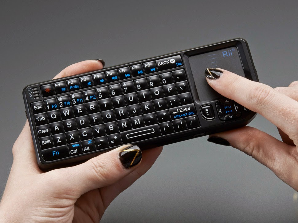 Rii Mini V3 - Melhor mini teclado wireless com toutchpad embutido.
