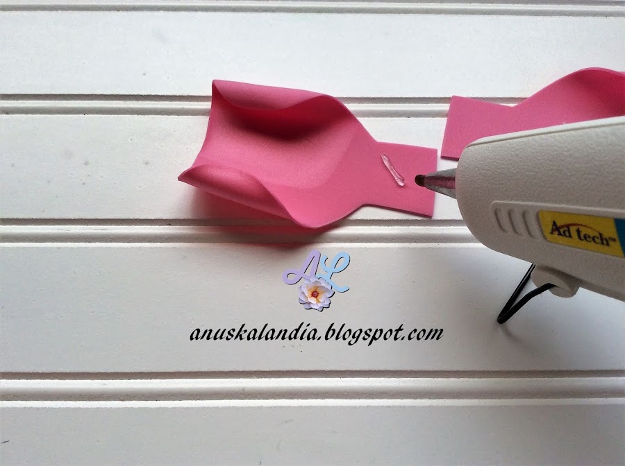 Rosa-gigante-en-goma-eva-o-foamy-7-poner-silicona-Anuskalandia