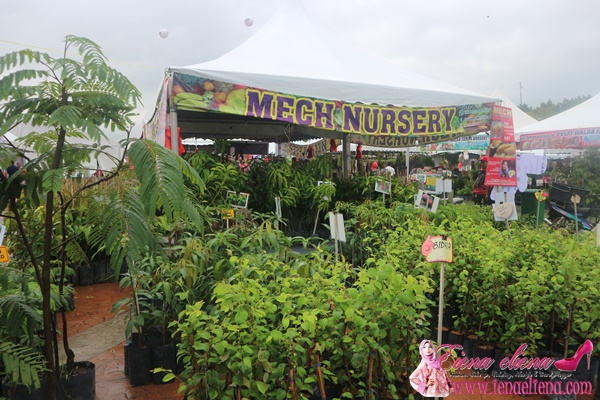 Booth di Kawasan Persekitaran Tempat Letak Kereta (Laman Tiba)