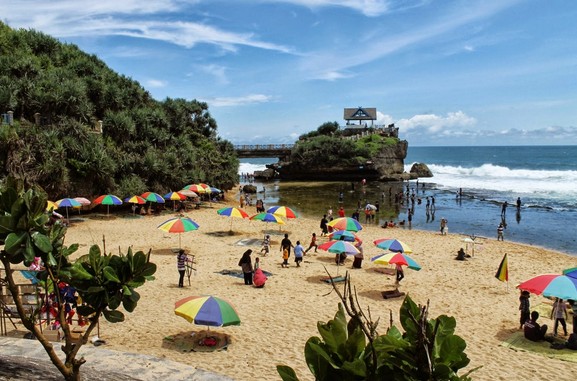 Pesona Keindahan Wisata Pantai Kukup di Tanjungsari Gunung