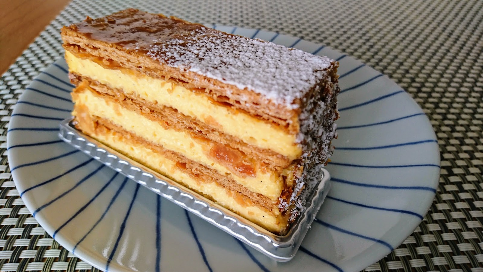 食綴り つれづれ L Avenue ラヴニュー 神戸 三宮 の ミルフィーユ