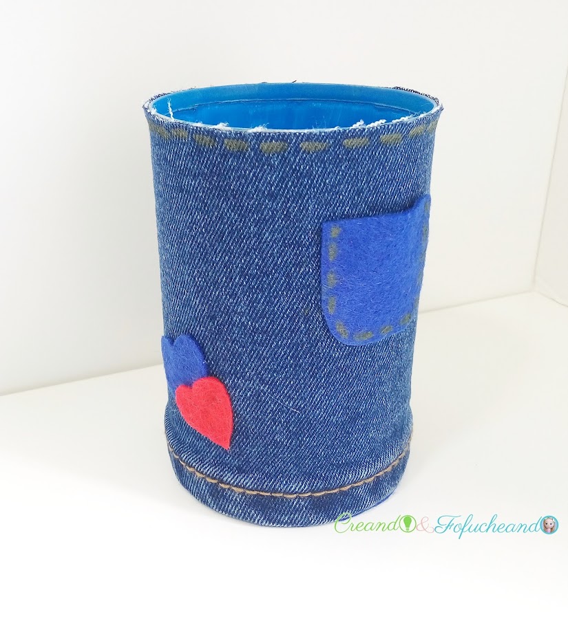 lapicero-tela-vaquera-6-ideas-para-reciclar-y-decorar-latas-manualidades-con-reciclaje-creando-y-fofucheando