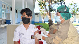 Siswa Sekolah Angkasa Lanud Soewondo dan Masyarakat Umum Sehat dengan Vaksin