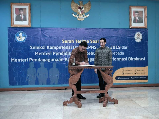 Penyerahan soal SKD CPNS Tahun 2020 Penyerahan soal SKD CPNS Tahun 2020