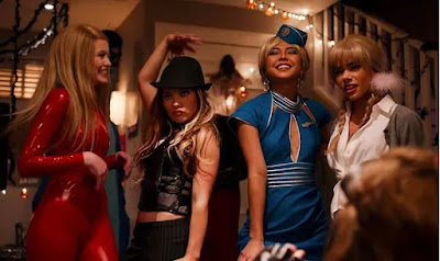 Ginny y unas amigas en una fiesta