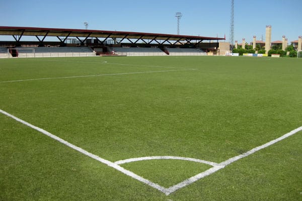 Botas fútbol césped artificial de segunda mano por 36 EUR en Zaragoza en  WALLAPOP