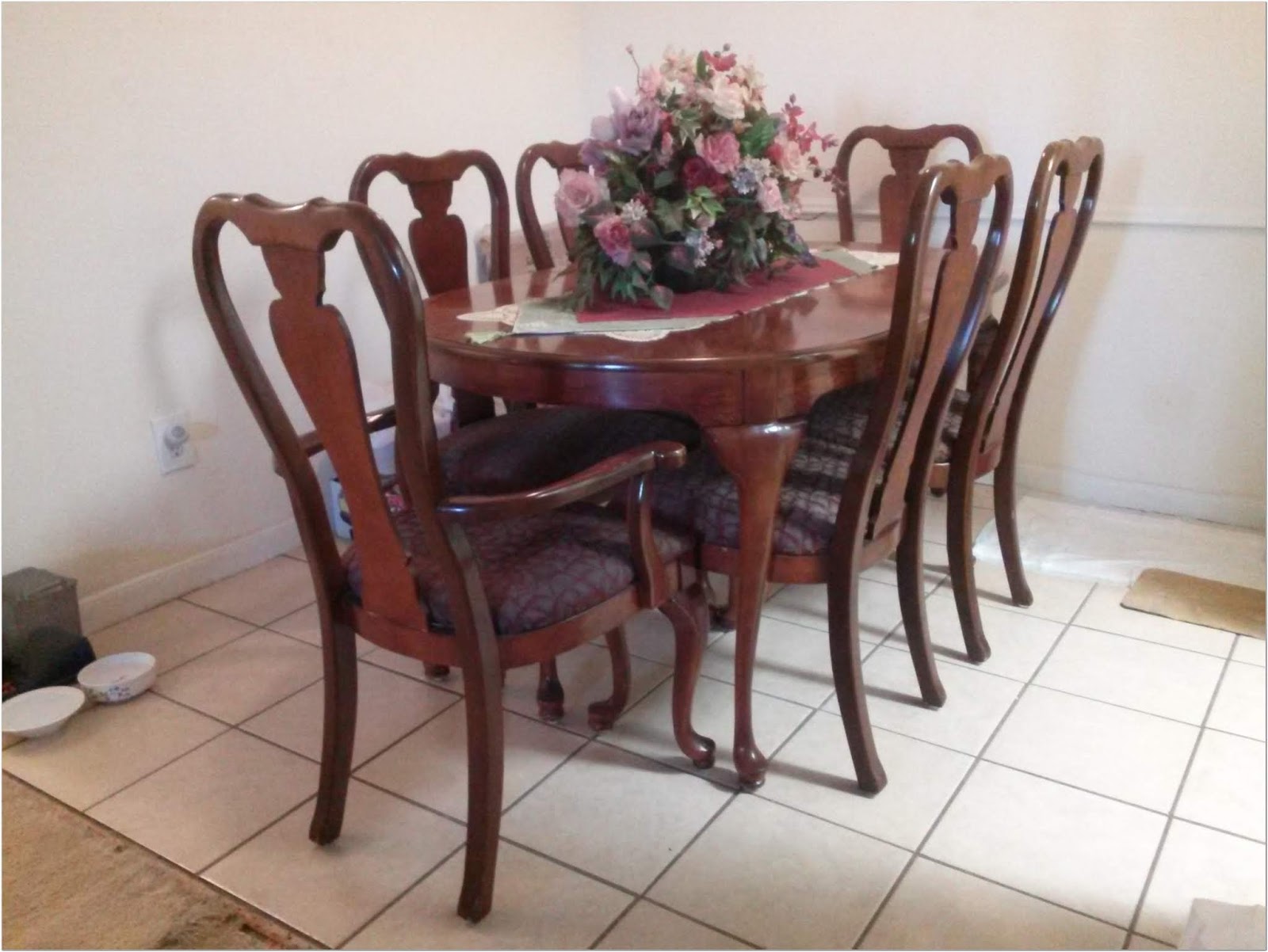 Antique Queen Anne Dining Room Set