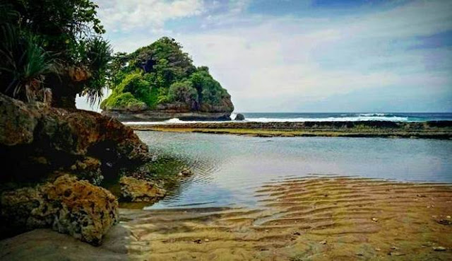 Pantai Jolangkung