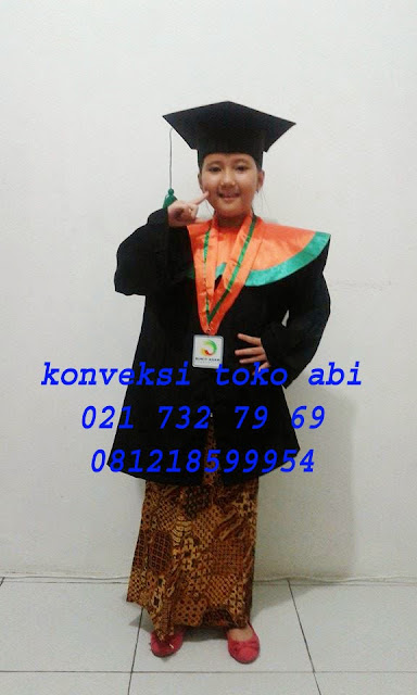 Produsen Toga Wisuda