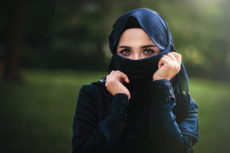 Rangkuman PAIBP Kelas 10 Bab 2 Berbusana Muslim dan Muslimah Merupakan Cermin Kepribadian dan Keindahan Diri