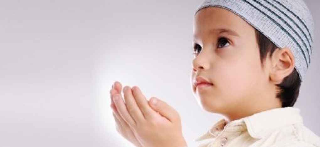 10 Doa Agar Anak Sholeh