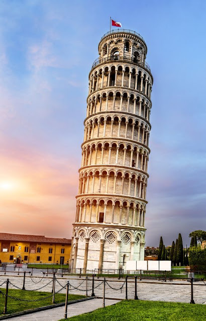 Pisa Campo dei Miracoli Storia dell'Arte Architettura Romanica Romanico in Toscana la torre di Pisa
