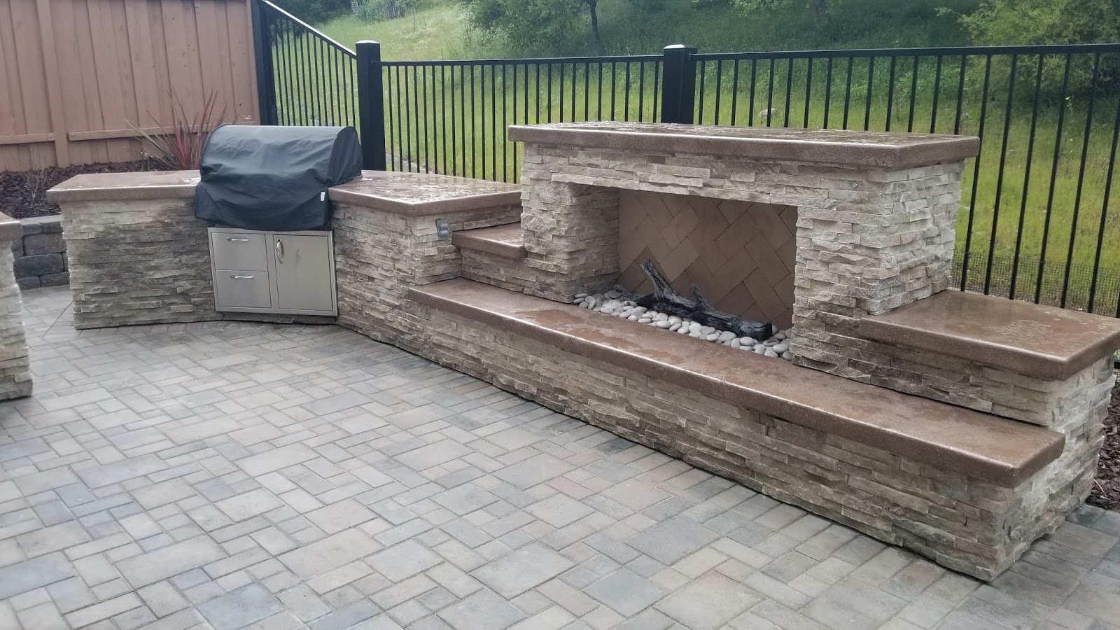 The 2 Minute Gardener Photo Fireplace and Curved BBQ
