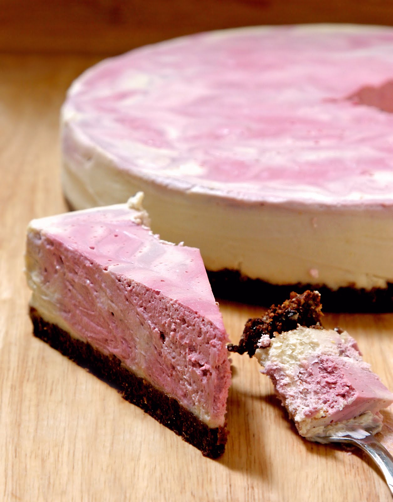 hanna&amp;#39;s vegan kitchen: raspberry and white chocolate mousse torte