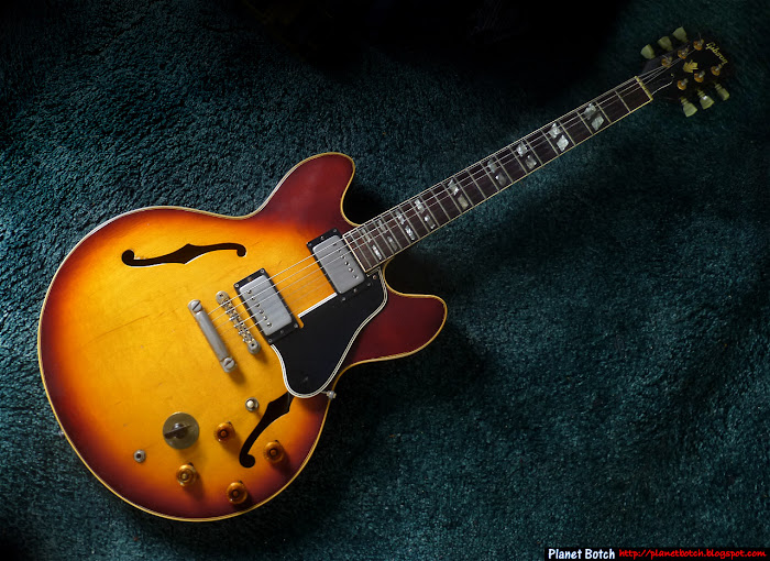 Gibson ES-345 semi-acoustic guitar in sunburst