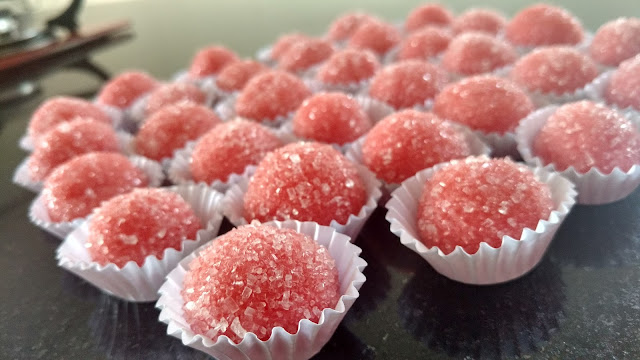 brigadeiro de morango - bicho de pé