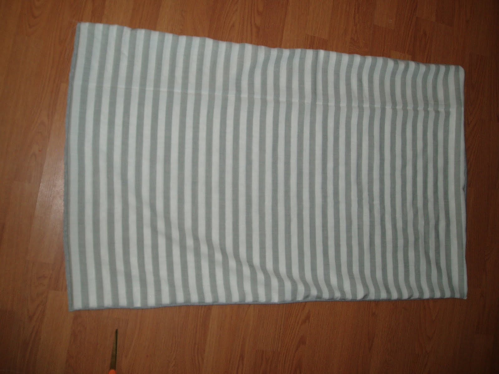 owen's olivia Simple Pillowcase Dog Bed {Tutorial}