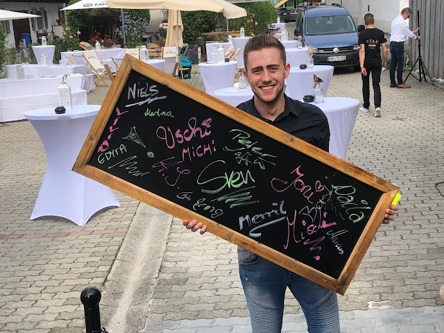 Chalk board signatures, Jonathan Mechsner, Sommer-CocktailNacht 4.0, Cocktailnight, 4Eck Garmisch-Partenkirchen, Peter Laffin, Uschi Glas, Sven Karge, WNDRLX, PURE Resort Pitztal, Tirol, Nacht der Freundschaft, Garmisch-Partenkirchen, GAPA Events Chal board signatures, memories, Jonathan Mechsner, Sommer-CocktailNacht 4.0, Cocktailnight, 4Eck Garmisch-Partenkirchen, Peter Laffin, Uschi Glas, Sven Karge, WNDRLX, PURE Resort Pitztal, Tirol, Nacht der Freundschaft, Garmisch-Partenkirchen, GAPA Events