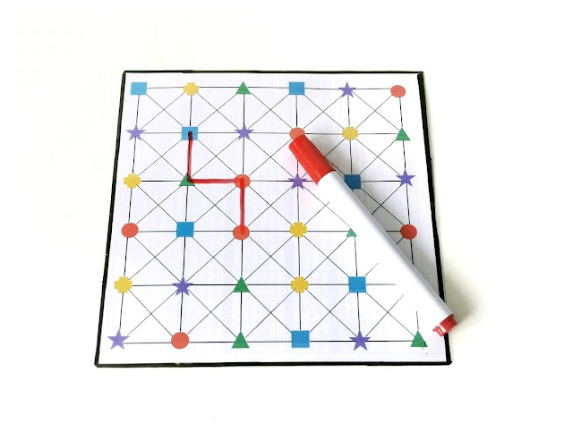 percepcja wzrokowa ćwiczenia dla dzieci do pobrania za darmo z bloga ćwiczenia na spostrzegawczość dla przedszkolaków, na zdjęciu zalaminowana plansza a na niej leży czerwony mazak do tablic suchościeranlnych