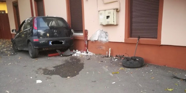 Un tânăr din Moțăței, a intrat cu mașina într-o casă din Craiova