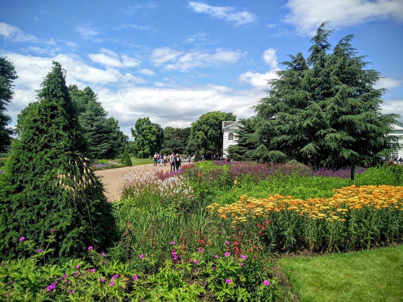 Great Broad Walk Borders