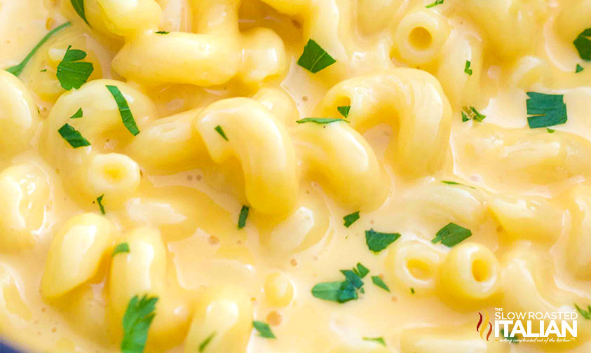 Slow Cooker Creamy Mac and Cheese (With video)