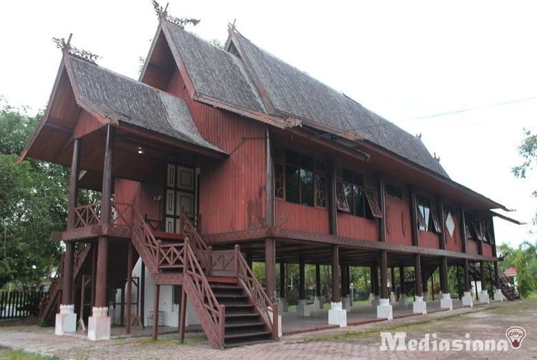 Rumah Betang Rumah Adat Provinsi Kalimantan Tengah - Mediasiana.com