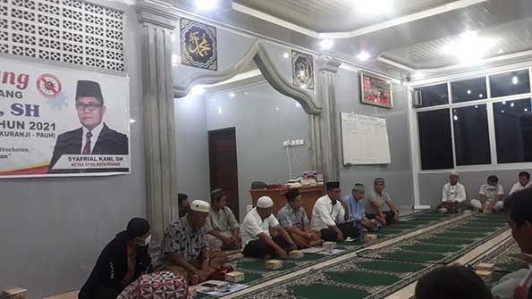 Syafrial Kani saat menampung aspirasi masyarakat di Mushalla Ramadhan