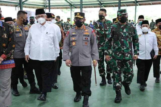 Berkunjung Lagi Ke Ponpes Minhaajurrosyidin, Kapolri Dan Panglima TNI Optimis Target Vaksinasi Terpenuhi