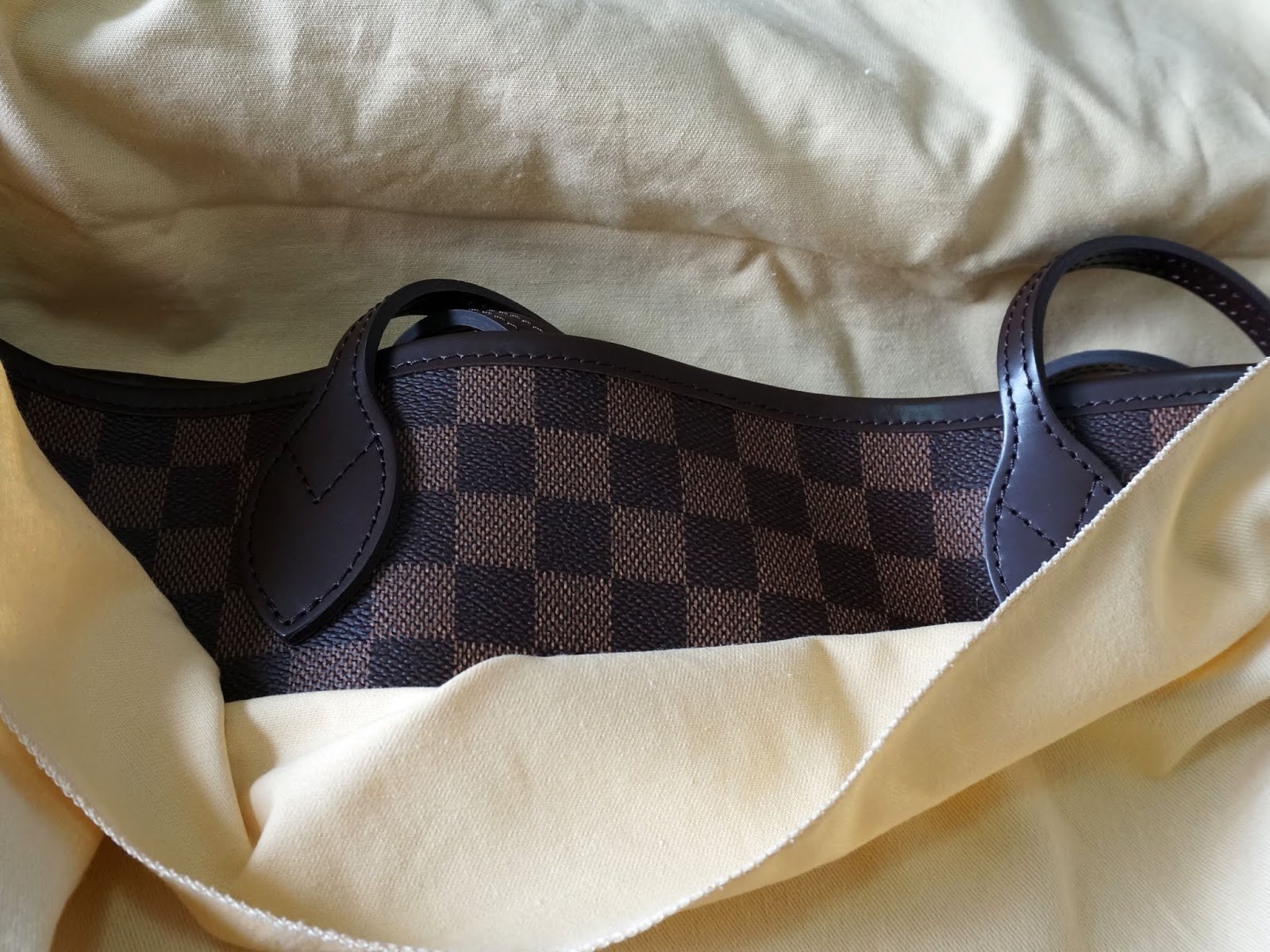 Review: Louis Vuitton Neverfull MM Damier Ebene (My very first Louis  Vuitton bag!) – Buy the goddamn bag