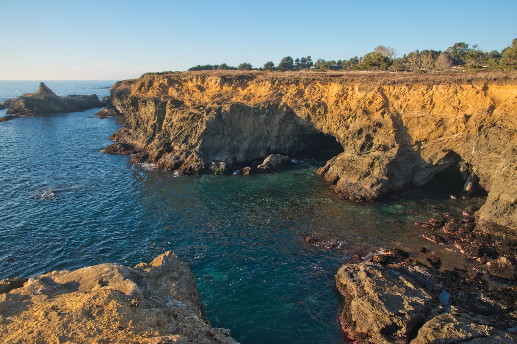 Hiking Shenandoah Devil's Punchbowl (Mendocino Coast)