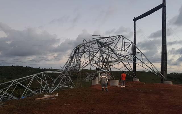 Queda de torre de tensão deixa dois mortos e quatro feridos em Simões Filho