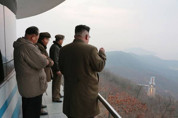 kim jong un at ground test of high-power solid-fuel rocket engine and stage separation, march 19, 2017
