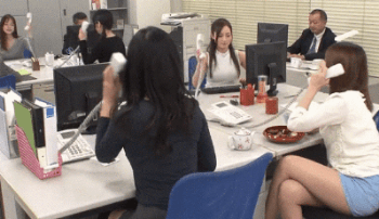 허벅지가 튼실한 처자들의 직장 - 디쁠