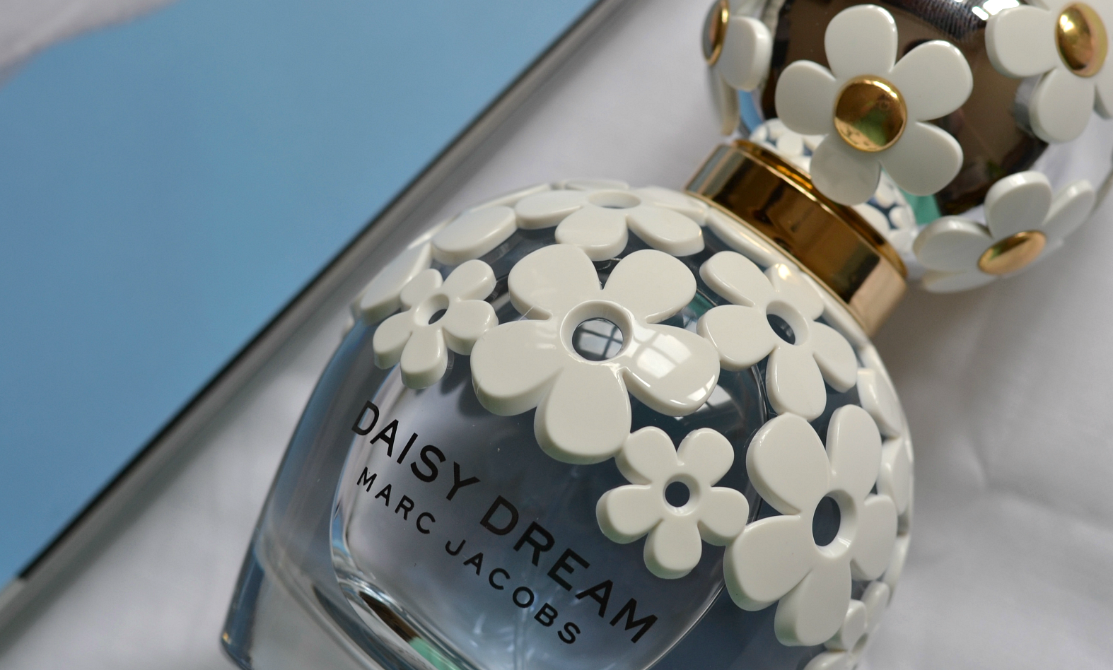 NEW From Marc Jacobs: 'Daisy Dream' (A Delight For The Senses) | Hayley ...