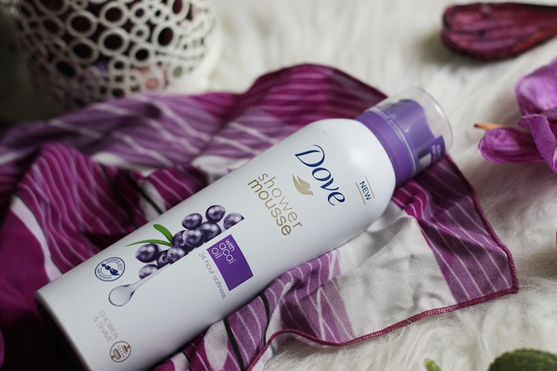 Sapphire Eyes and Rubin Lips Dove Shower mousse with acai oil