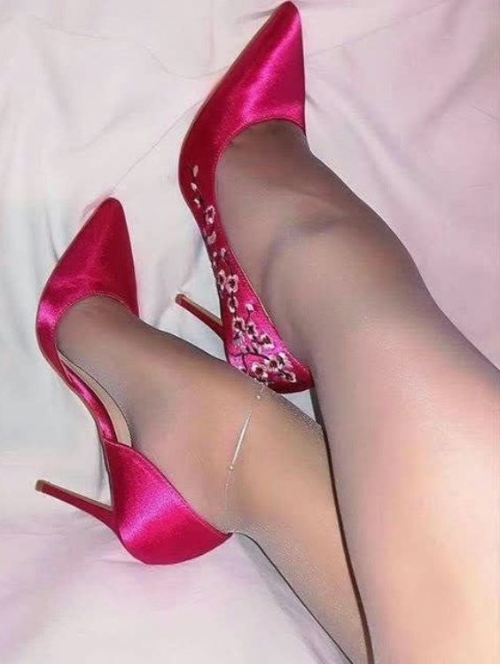 Pink ihgh heels with nude tights and ankle bracelet