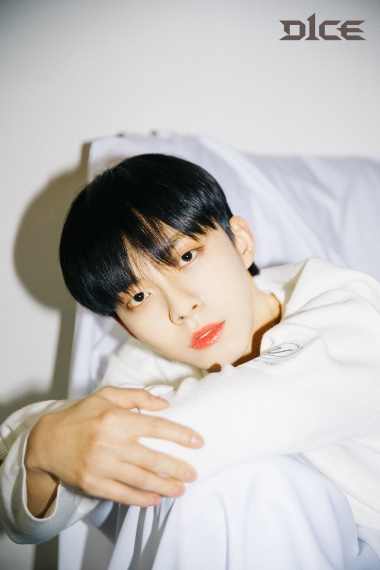 우진영 박우담 그룹 개인별 컨셉포토 모음 + 주말 홍대 사진 | 인스티즈