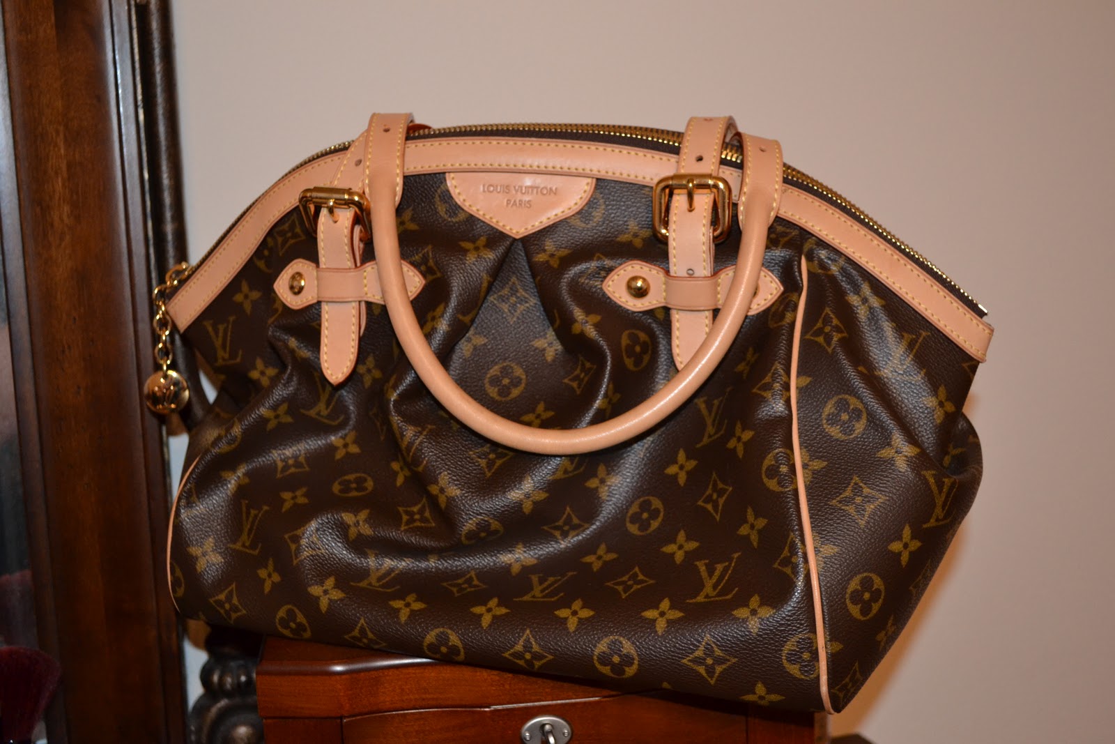 Mom&#39;s Got a Brand New Bag: Louis Vuitton Comparison Review: Palermo PM vs. Tivoli GM