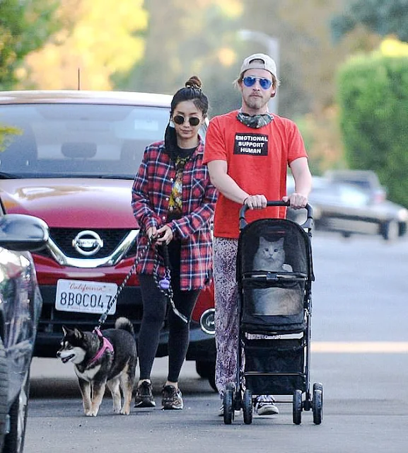 Culkin walking his cat in a stroller. Photo: Reddit.