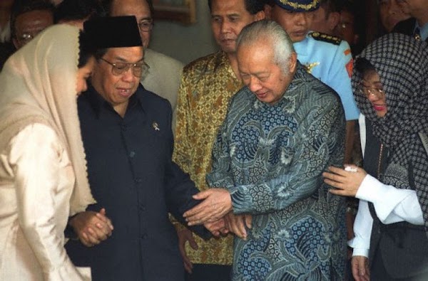Ini yang Mengganjal Gelar Pahlawan Nasional Soeharto dan Gus Dur