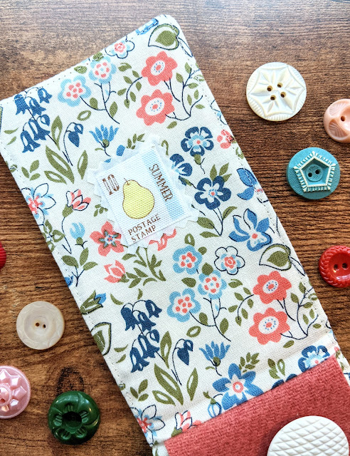 Button Card Needlebook Tutorial by Heidi Staples of Fabric Mutt