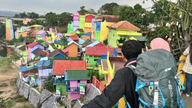 Sangat UNIK : `Rumah Warna Warni` di Malang Jawa Timur Ini, Banyak di Kunjungi Turis Manca Negara.