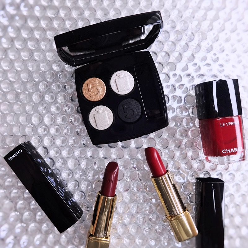 Chanel Holiday 2021 N°5 Makeup Collection review swatches