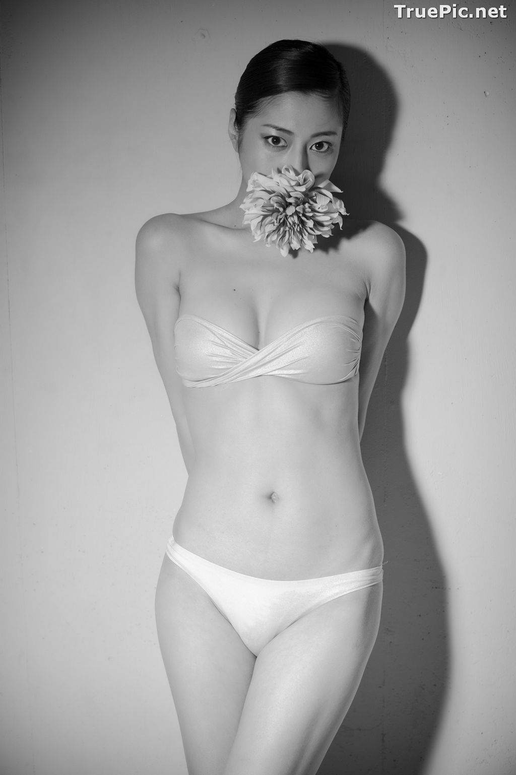 Image Japanese Model and Actress - Yumi Sugimoto - Yumi Mono Chrome - TruePic.net - Picture-58