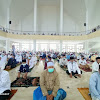 Tetap Terapkan Protkes, Pemkab Tanjab Barat Sholat Jumat Perdana Di Masjid