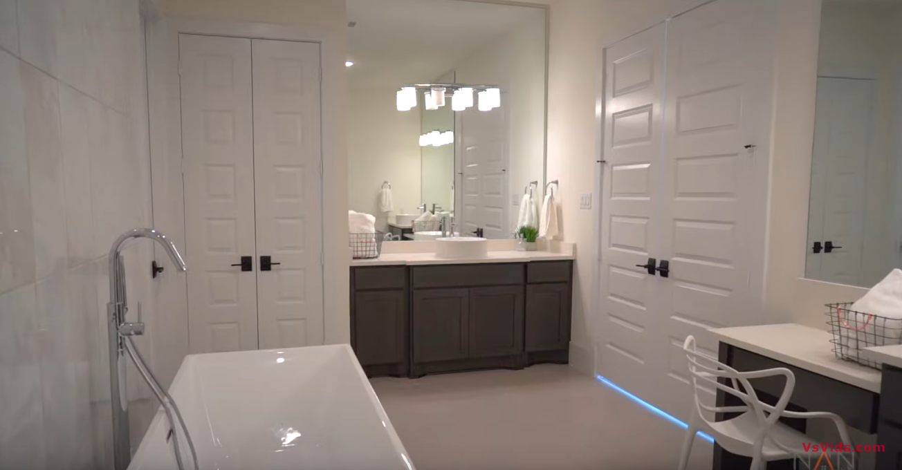 26 Photos vs. Breathtaking Contemporary Style Home in Gated Community | Houston, TX - Luxury Home & Interior Design Tour 26 Photos vs. Breathtaking Contemporary Style Home in Gated Community | Houston, TX - Luxury Home & Interior Design Tour