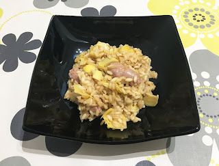 Arroz con salchichas y alcachofas